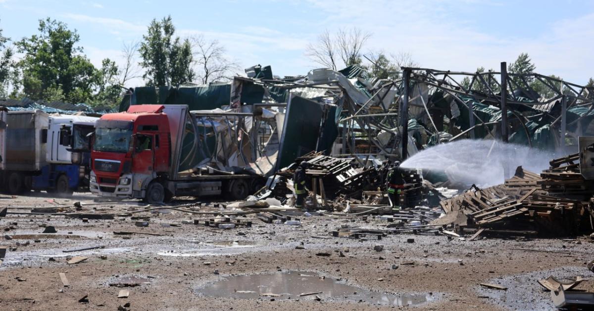 За добу від обстрілів на Харківщині загинули троє людей, постраждали …
