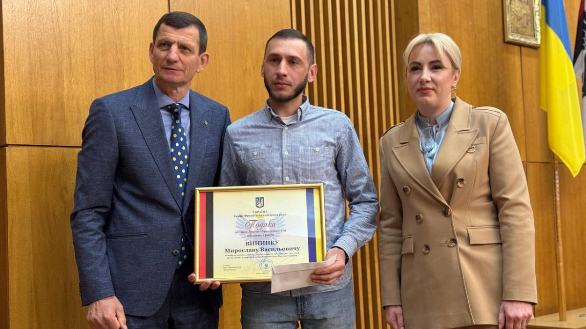 За порятунок двох дітей: голова ОВА нагородила Мирослава Винника з …