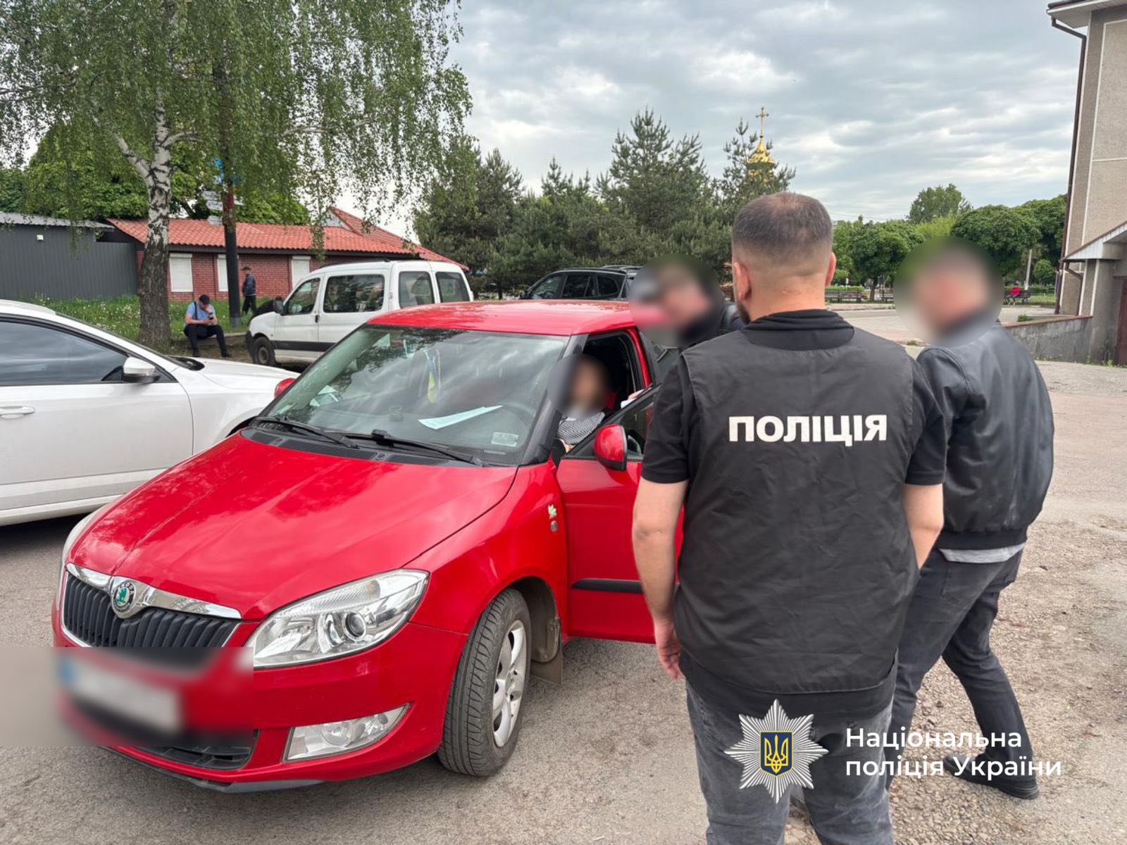 За три тисячі доларів: на Івано-Франківщині затримали держпосадовицю, яка обіцяла …