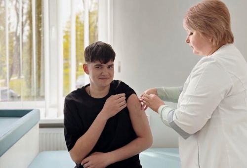 За щеплення - безкоштовне відвідування басейну: у Чортківській громаді триває …