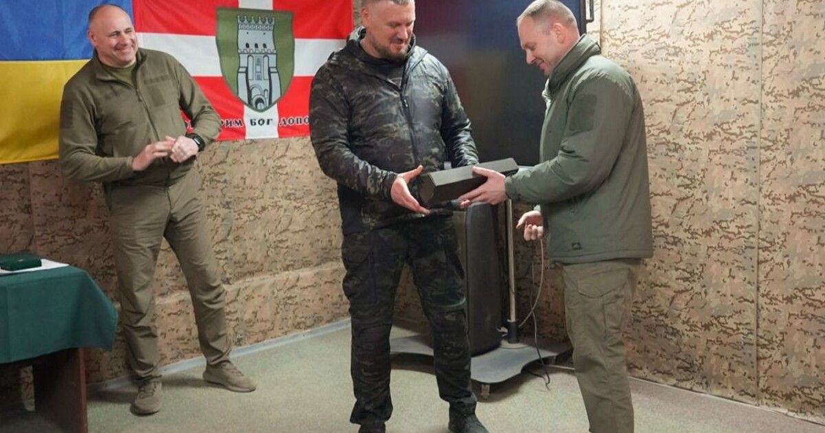 За що керівник Буковини отримав від волинської бригади ніж