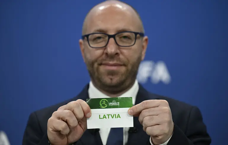 Збірна Латвії з футболу отримала технічну поразку за відмову грати …