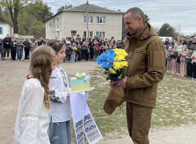 Звільнений із полону військовий відвідав рідний ліцей на Рівненщині