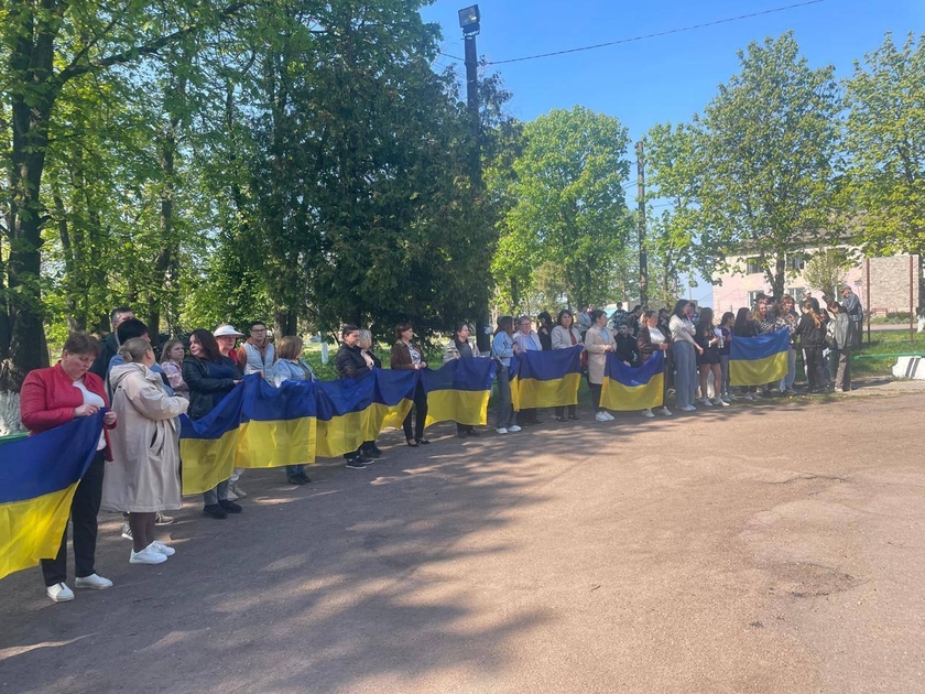 Звільненого з полону військовослужбовця зустріли у Великовисківській громаді (фото)