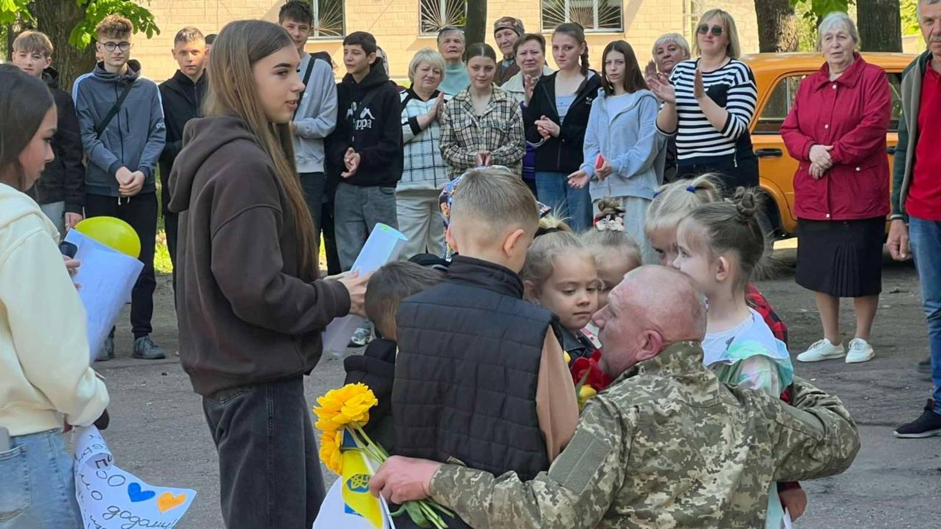 Звільненого з полону захисника Павла Лопатинського зустріли на Кіровоградщині