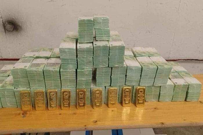 Зеленський: Угорщина повернула захоплені гроші Ощадбанку