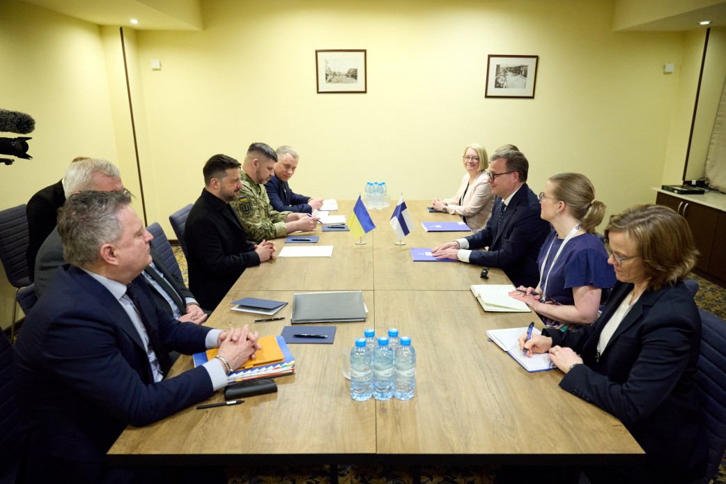 Зеленський анонсував нові оборонні пакети та фінансування виробництва дронів після …