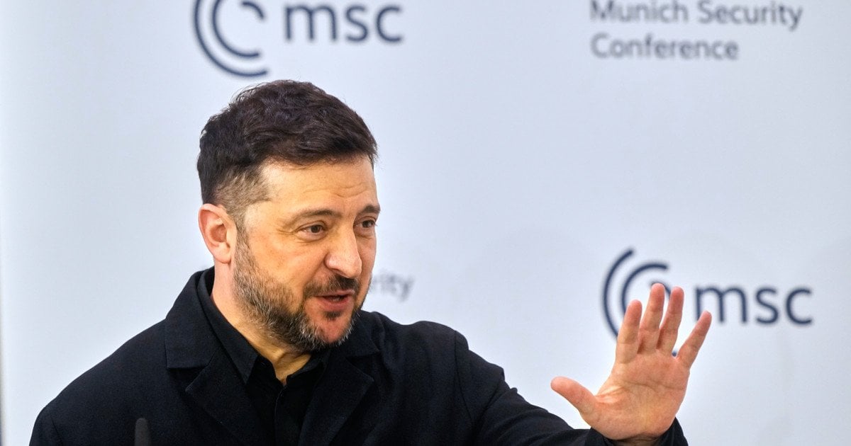 Зеленський жорстко потролив росіян через підготовку до 9 травня і …