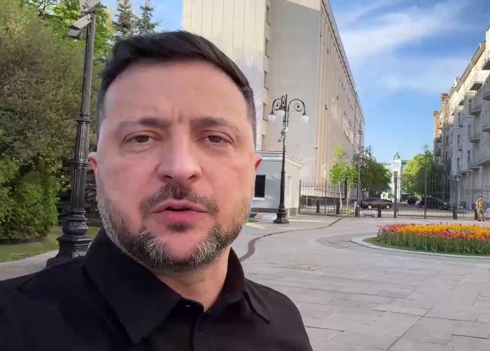 Зеленський закликав іноземців не їхати на парад 9 травня до …