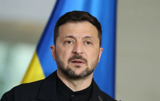 Зеленський назвав «нечесними» одноденне перемир'я 9 травня, погоджене між США …