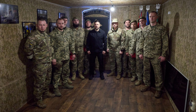 Зеленський на Олександрівському напрямку відвідав воїнів 31-ї бригади