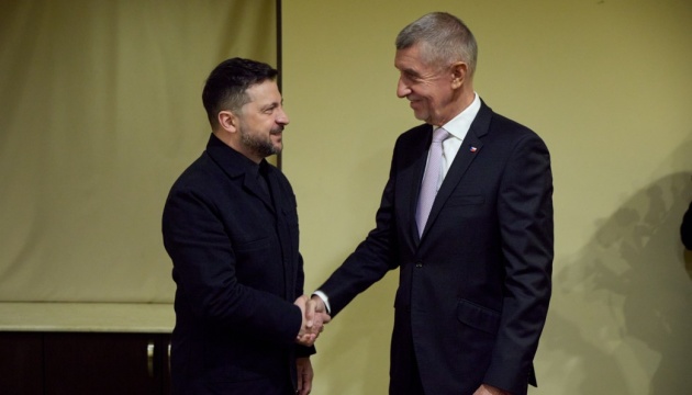 Зеленський обговорив з прем’єром Чехії двосторонні відносини та шлях України …