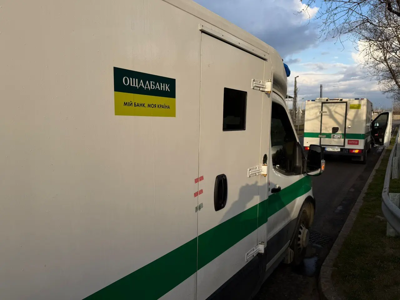 Угорщина повернула гроші "Ощадбанку": Зеленський розповів деталі