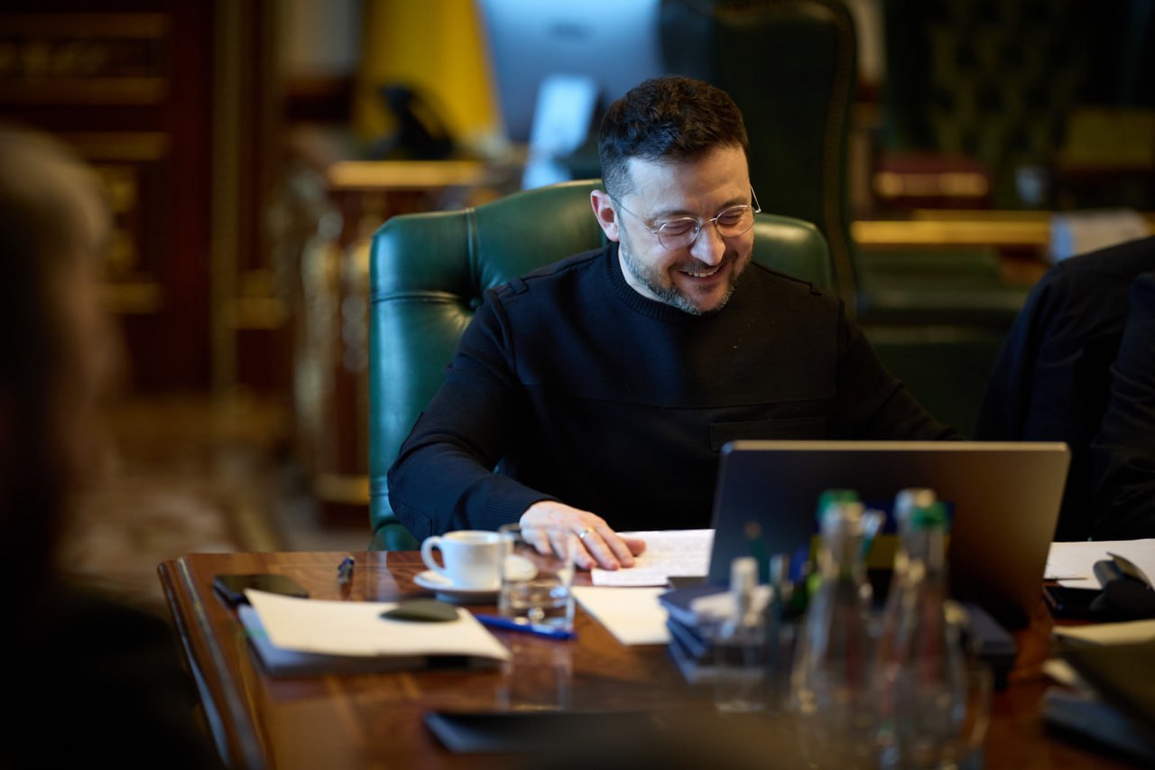 Зеленський поглузував із відключення інтернету в Москві через підготовку до …