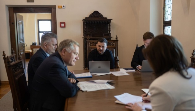 Зеленський поговорив з Вучичем: Розраховуємо на відновлення переговорів про зону …