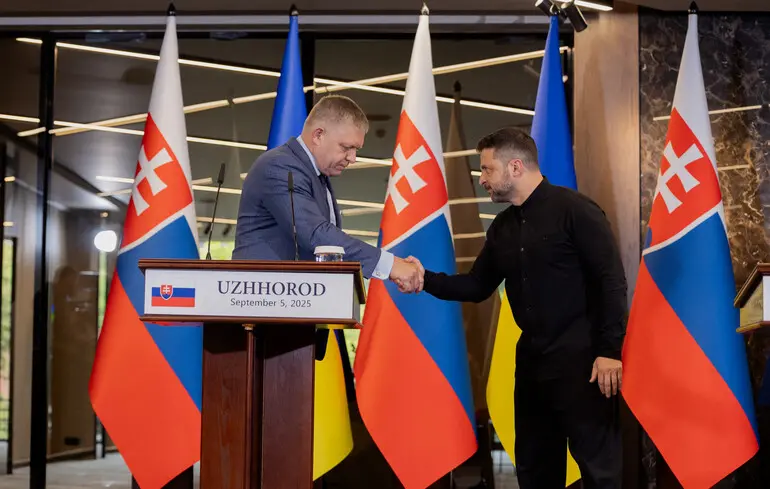 Зеленський поговорив з Фіцо: "Словаччина підтримує членство України у ЄС"