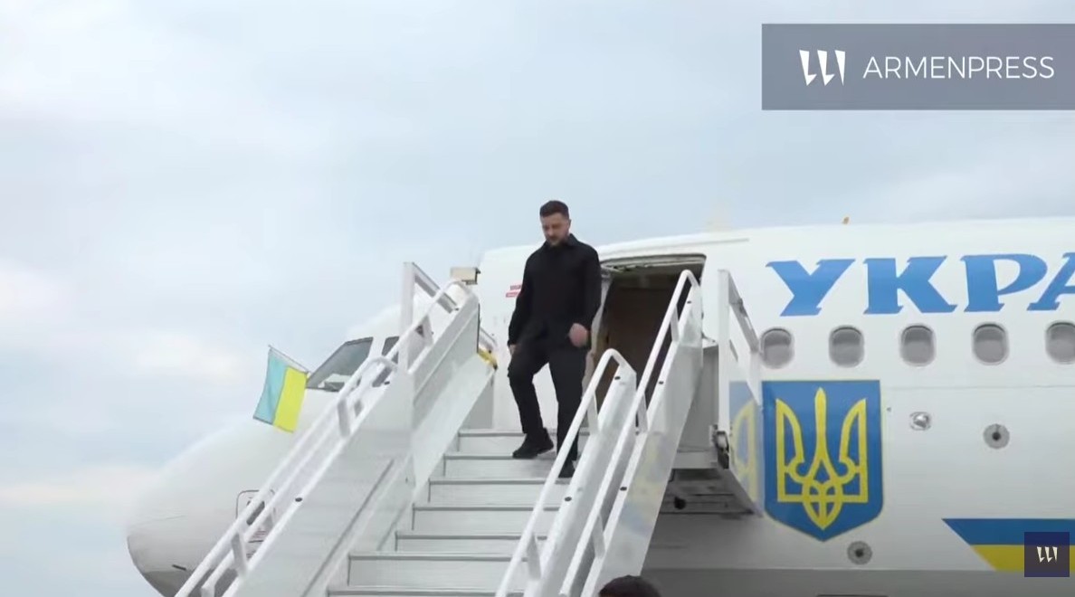 Зеленський прибув до Єревану (ВІДЕО)