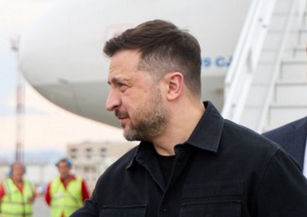 Зеленський підбив підсумки першого дня робочого візиту до Вірменії для …