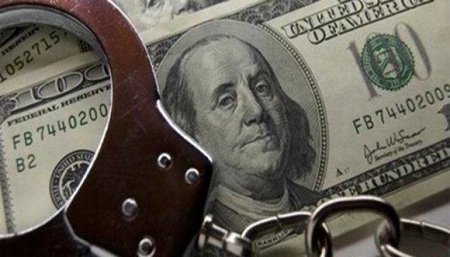 Земельні питання за 2500 доларів: на Рівненщині судитимуть посадовця-корупціонера
