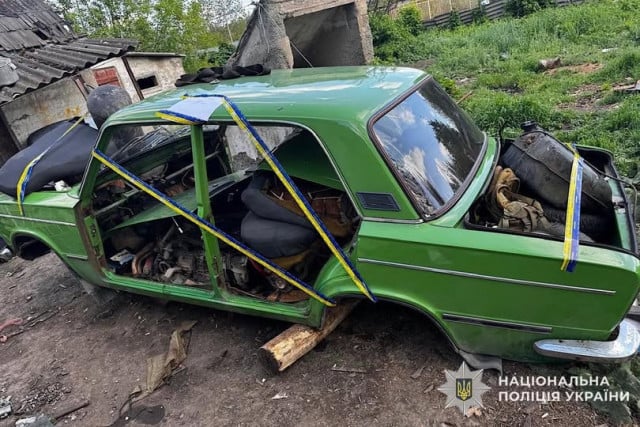 Зламали замок і поїхали: двох криворіжців підозрюють у викраденні автомобіля