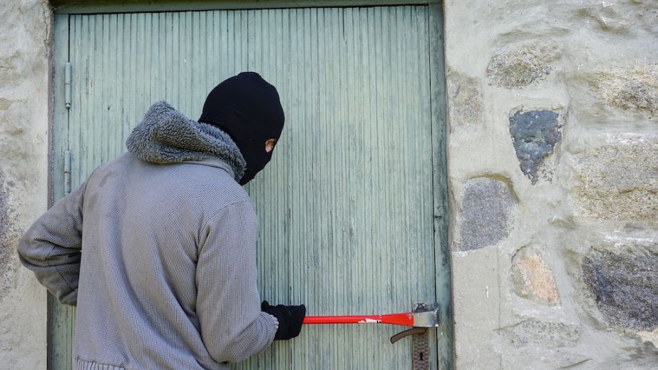 Знав, де лежать ключі: житель Кам'янського двічі обікрав підприємство в …