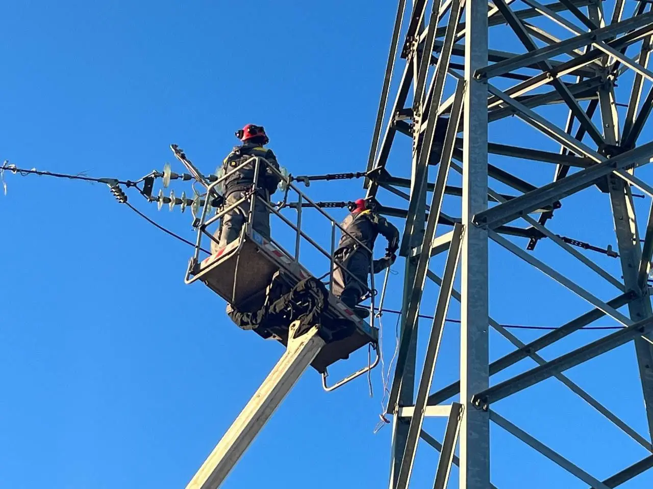 Міненерго повідомило про знеструмлення в шести областях через російські удари