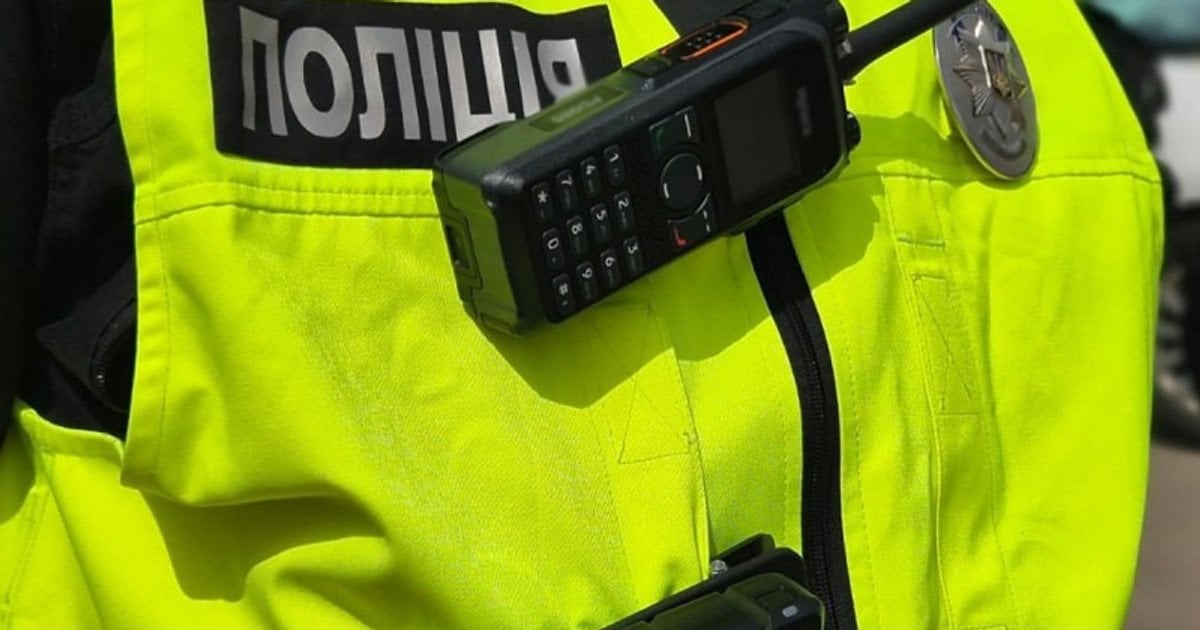 Зробив зауваження: у Києві 18-річна дівчина напідпитку вдарила військового пляшкою …