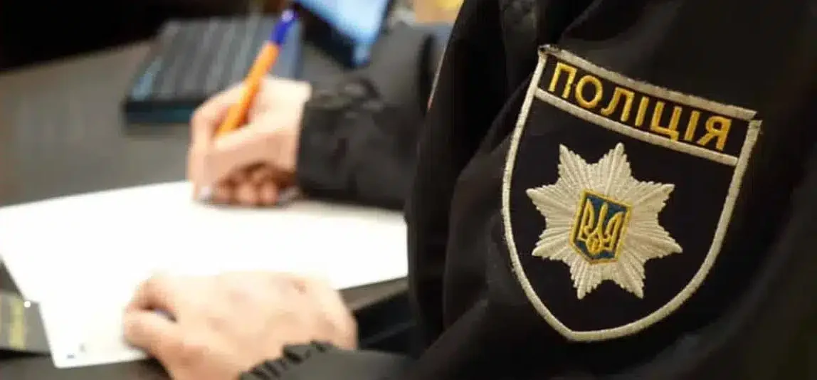Зруйнував машину і мало не збив пішохода: киянина впіймали