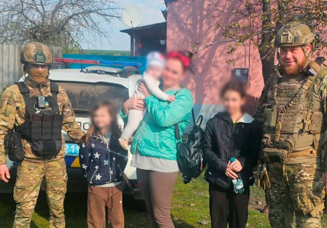 З Великобурлуцької громади евакуювали багатодітну родину