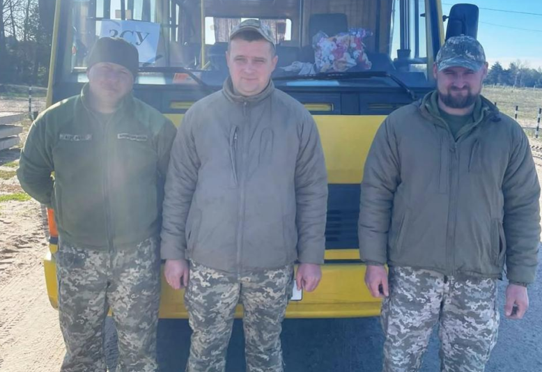 З Прикарпаття передали автомобіль для одного з підрозділів ЗСУ