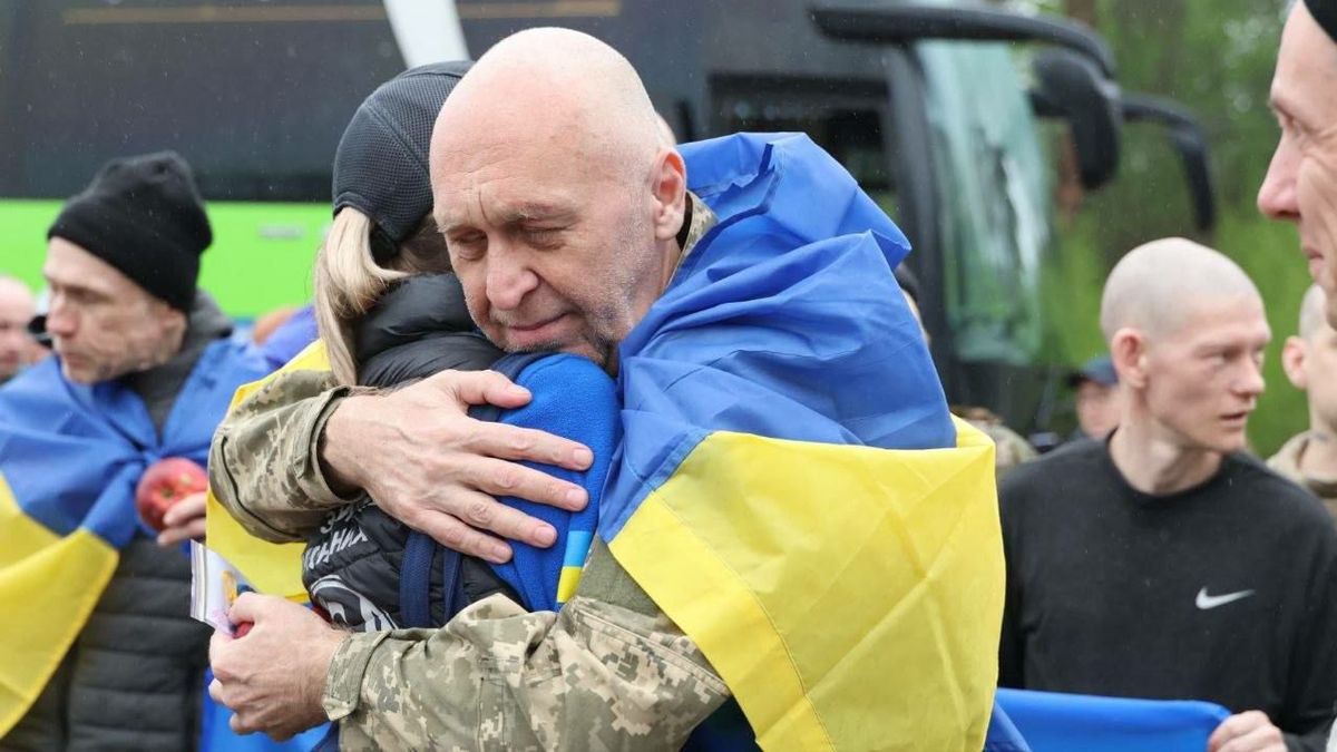 З полону повернувся Дмитро Паскалов – оборонець Маріуполя та чоловік …
