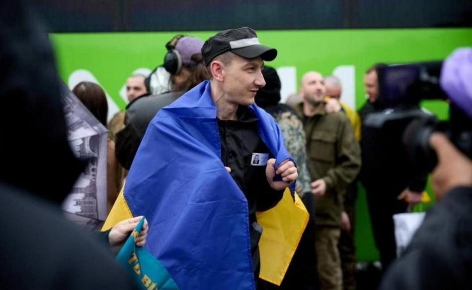 З російського полону повернулися дев’ятеро захисників із Дніпропетровщини