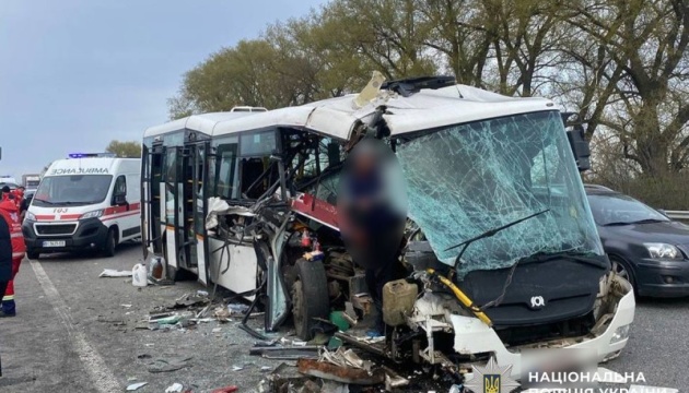 З січня по квітень у ДТП загинули 665 людей - …