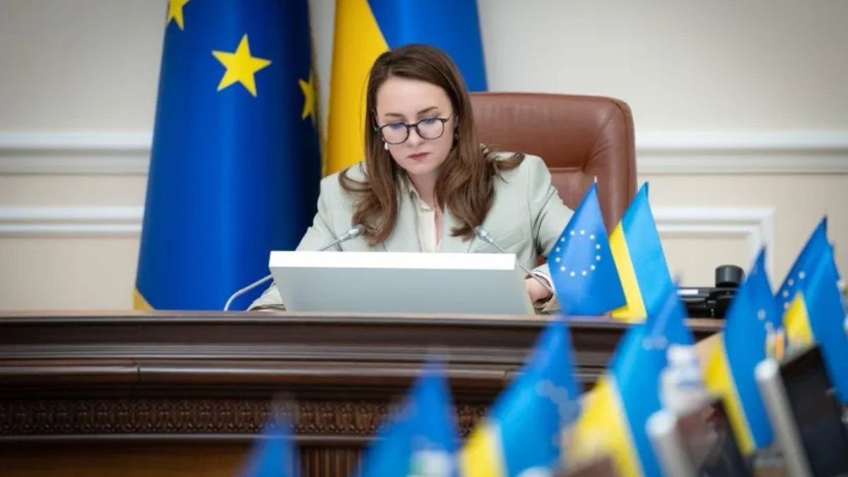 Уряд скасував заборону на виїзд за кордон для всіх українських …