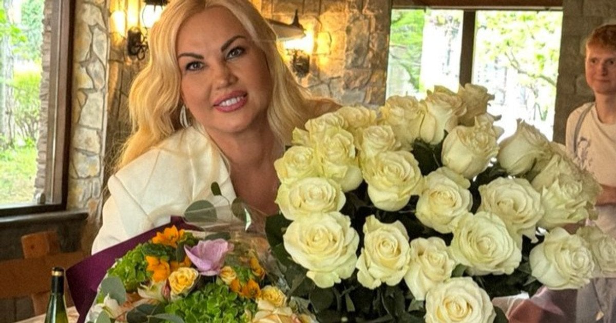 Камалія відсвяткувала 49-річчя з ексчоловіком і доньками й показала рідкісні …
