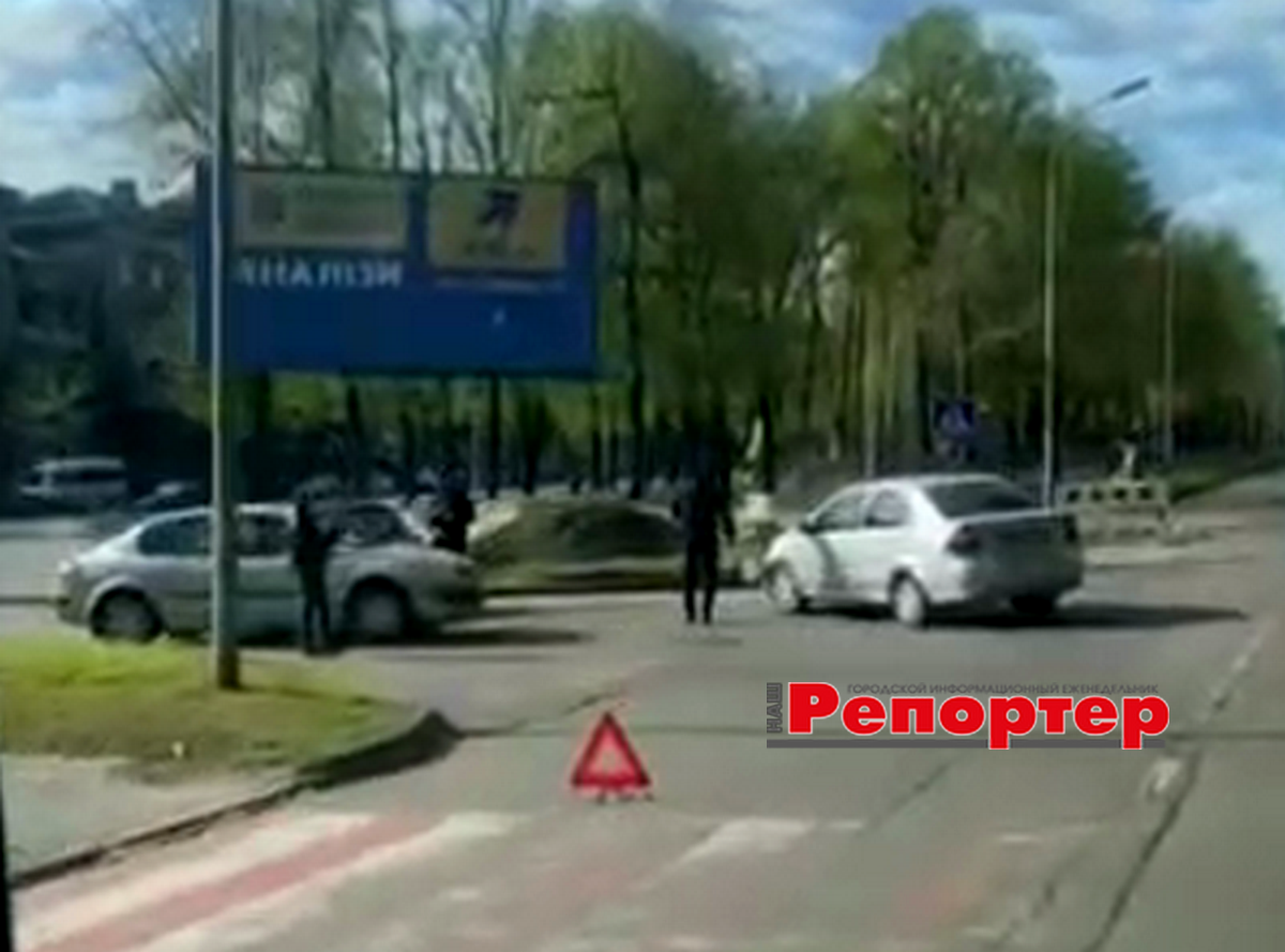 Кам’янське: потрійна ДТП на проспекті Свободи (фотофакт)