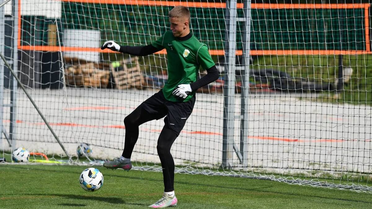 Домчак зацікавив клуби УПЛ та європейські команди: Карпати встановили цінник …