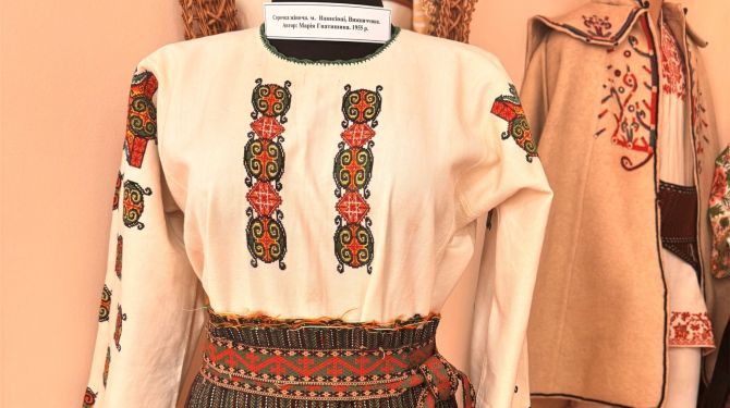 Карпатський код: у Чернівцях відкривають виставку гуцульських вишиванок