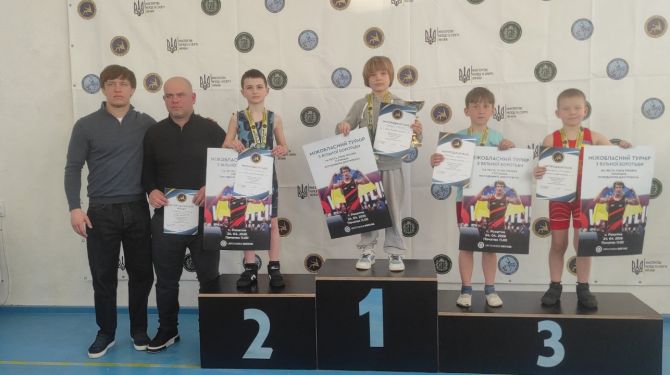 Кельменецькі борці привезли медалі з міжобласного турніру в Рокитному