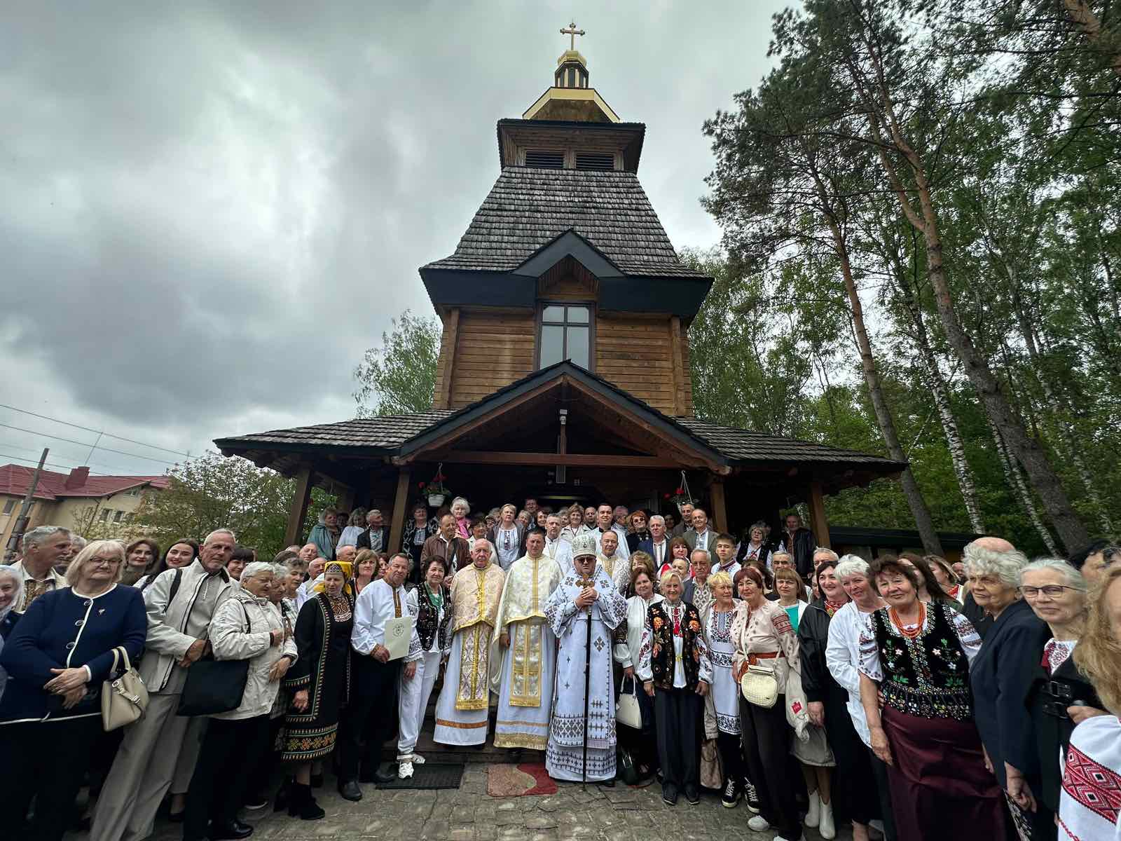 Кермеш у лемківському стилі: на Тернопільщині відзначили 10-річчя унікального храму …