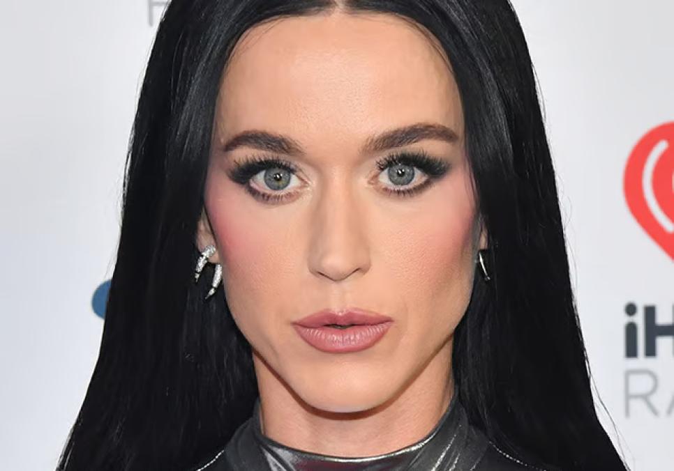 Кеті Перрі опинилася в епіцентрі гучного скандалу через давні поцілунки