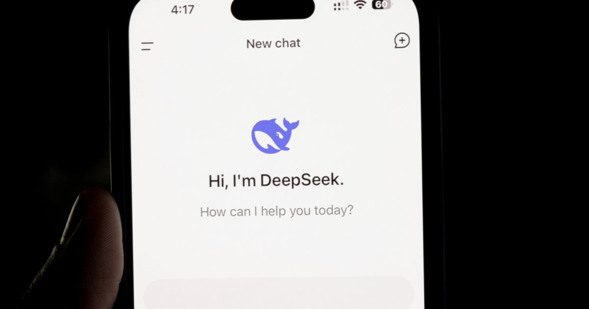 Китайський стартап DeepSeek назавжди знизив ціни на свій ШІ