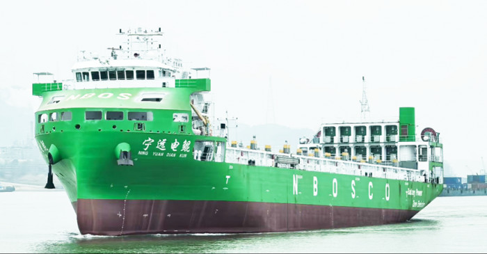 Китай сертифікував найбільше у світі електричне судно місткістю 740 TEU