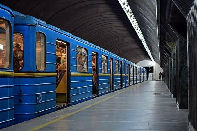 Київське метро після вибухів: зміни в роботі станцій тривають