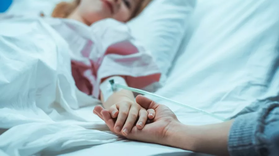 Київські лікарі врятували п’ятирічну дівчинку після ковтання 17 магнітів