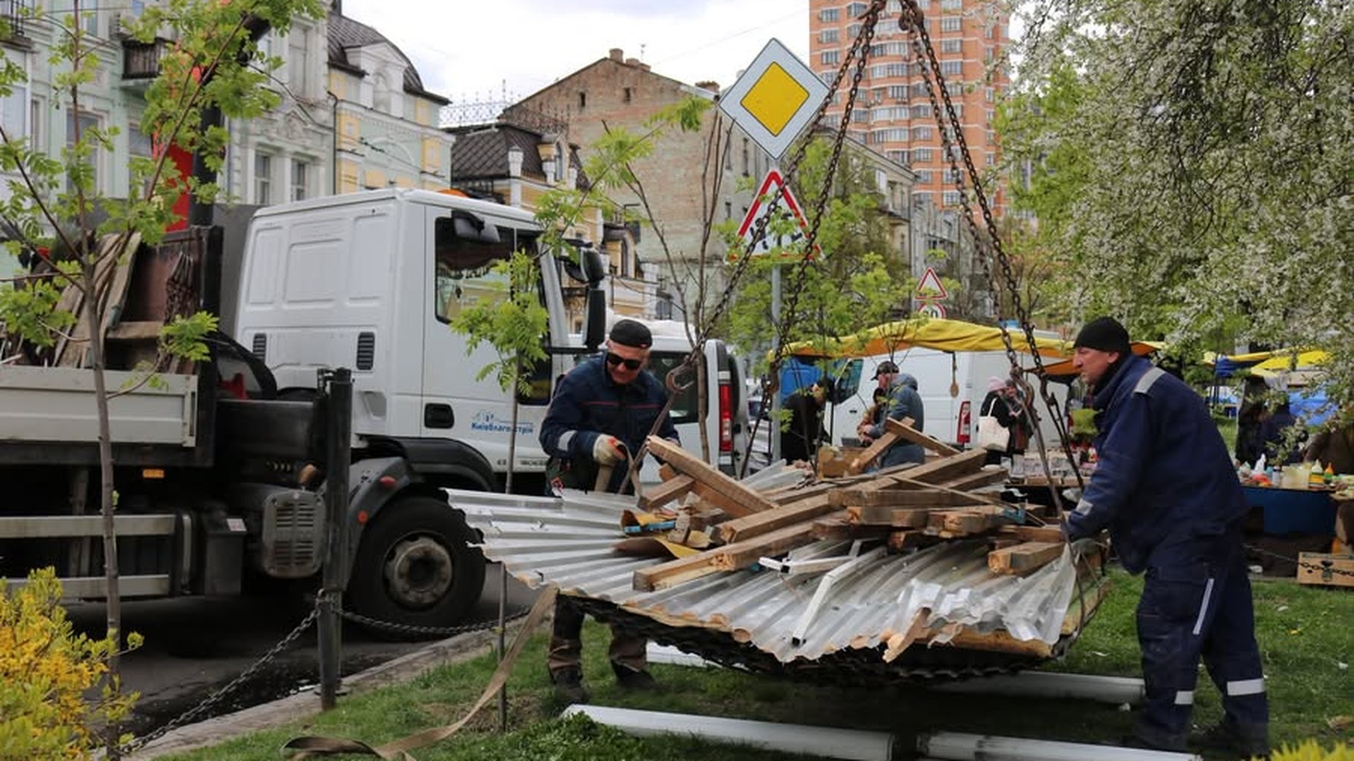 Київ демонтував 61 МАФ за тиждень: 908 м² у п’яти …