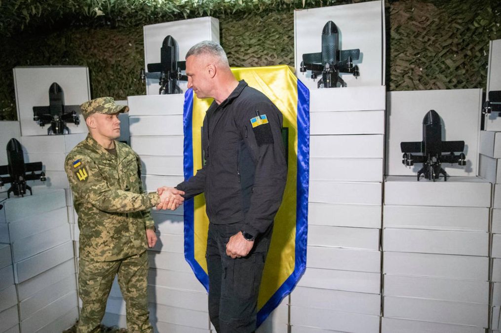 Київ передав 225 окремому штурмовому полку ще 3100 дронів, – …