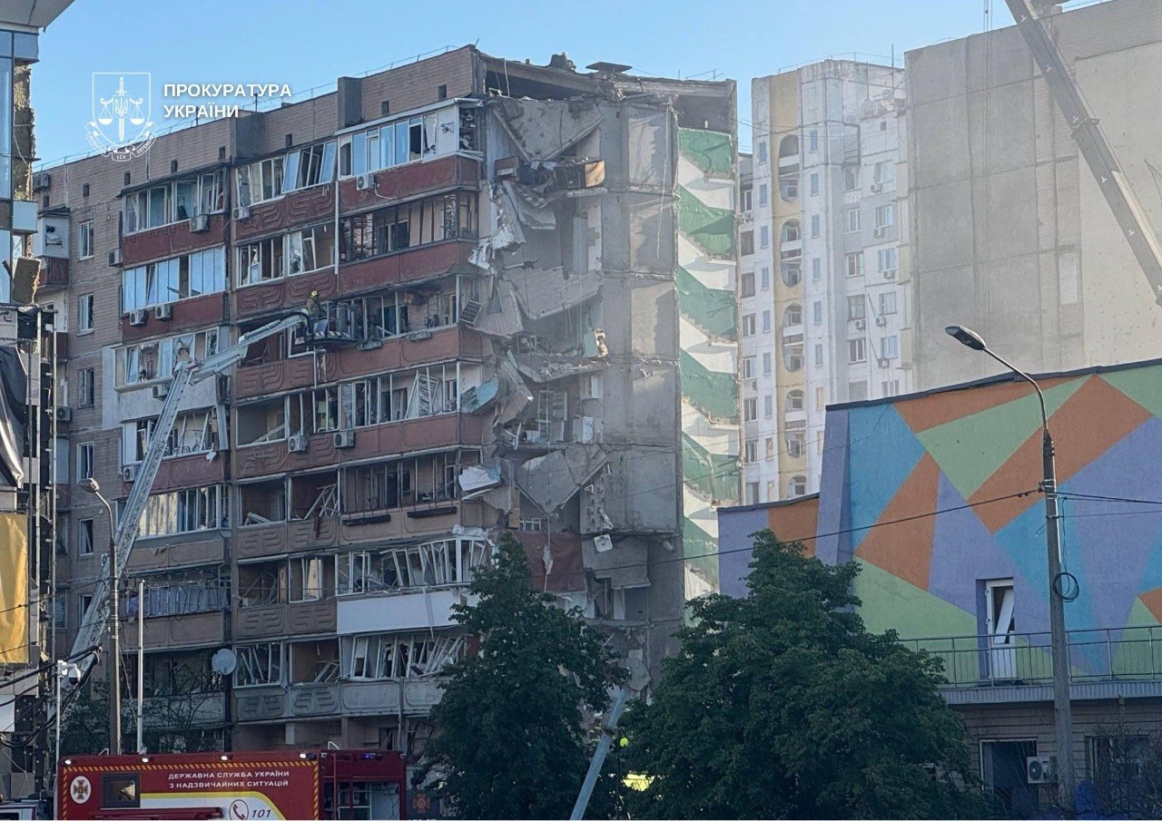 Київ під комбінованим ударом: зруйновані будинки, десятки постраждалих і загиблий