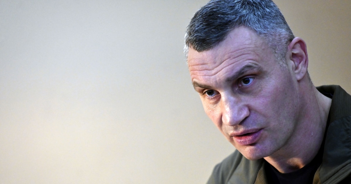 Кличко повідомив про пожежу внаслідок падіння уламків дрона в Києві