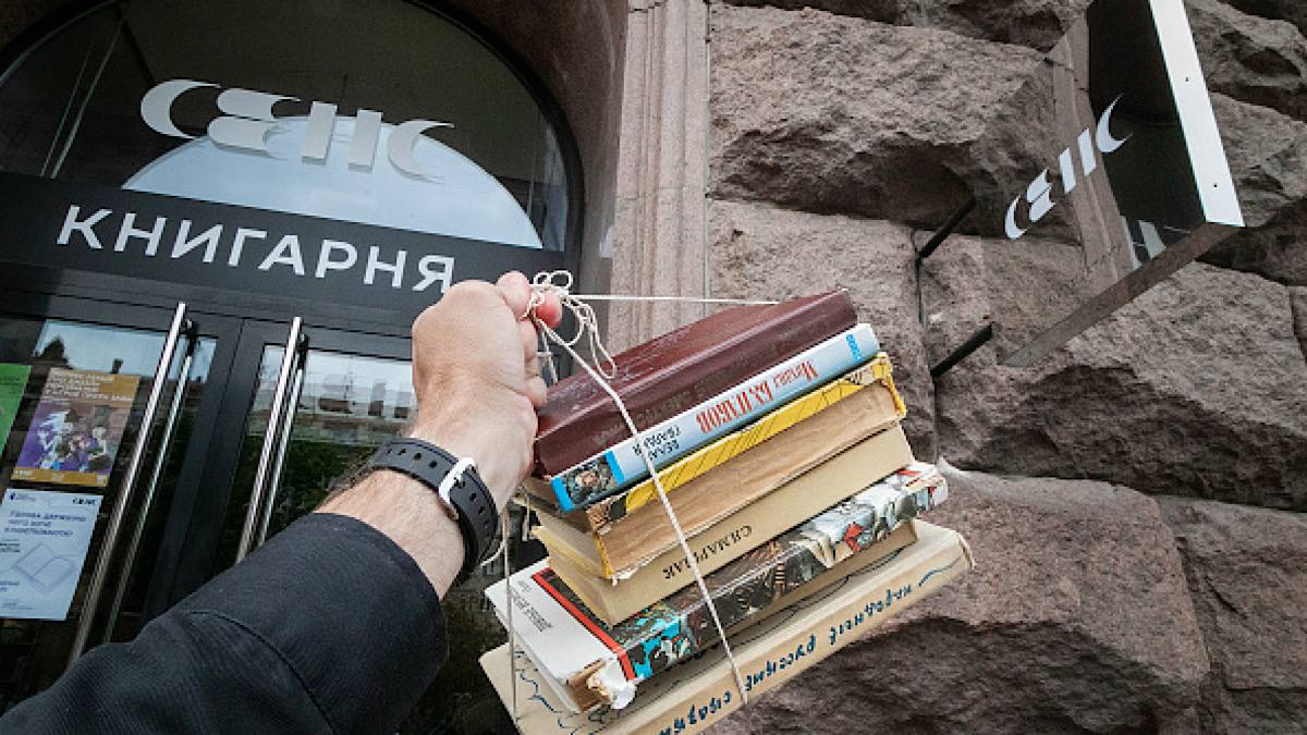Книгарня "Сенс" презентує перший том "Повного зібрання творів" Василя Стуса